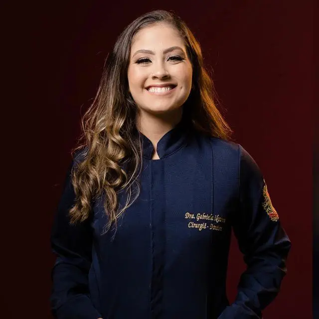 Dra. Gabriela Newton - Cirurgiã-dentista